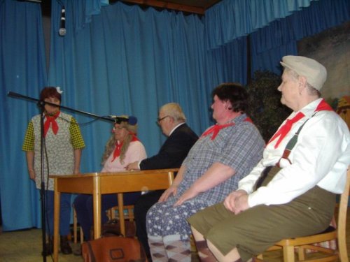 Hraje celá dědina aneb S veselou myslí na nesmysly. - 18.3.2006